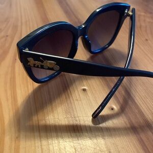 Elegant Black Sunglasses